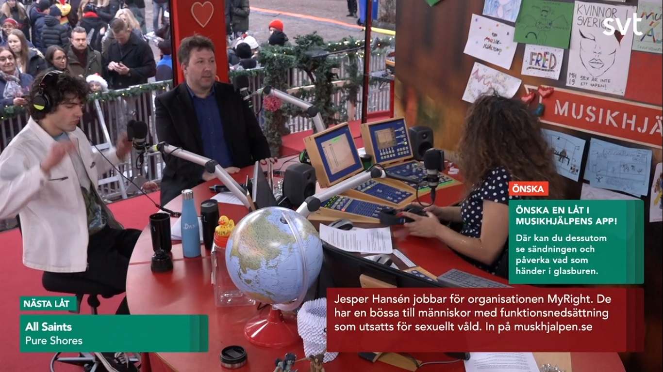 Skärmbild av Musikhjälpens studio.